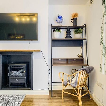 Low Rate For A 4-Bedroom House In Coventry With Free Unlimited Wi-Fi 2 Car Parking 53 Qmc Exterior foto