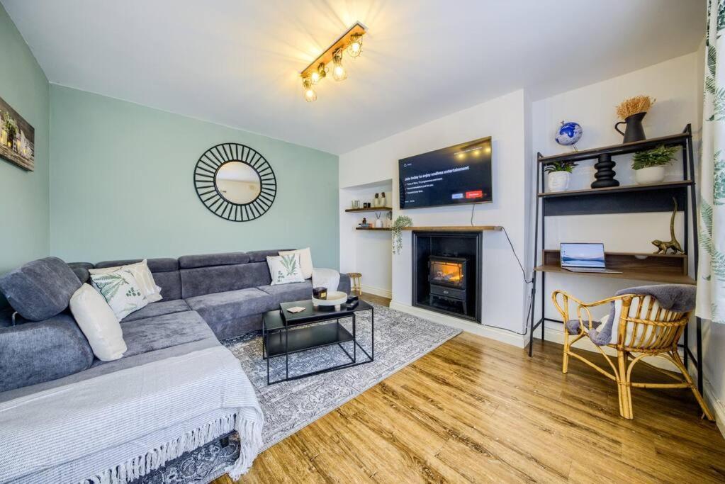 Low Rate For A 4-Bedroom House In Coventry With Free Unlimited Wi-Fi 2 Car Parking 53 Qmc Exterior foto
