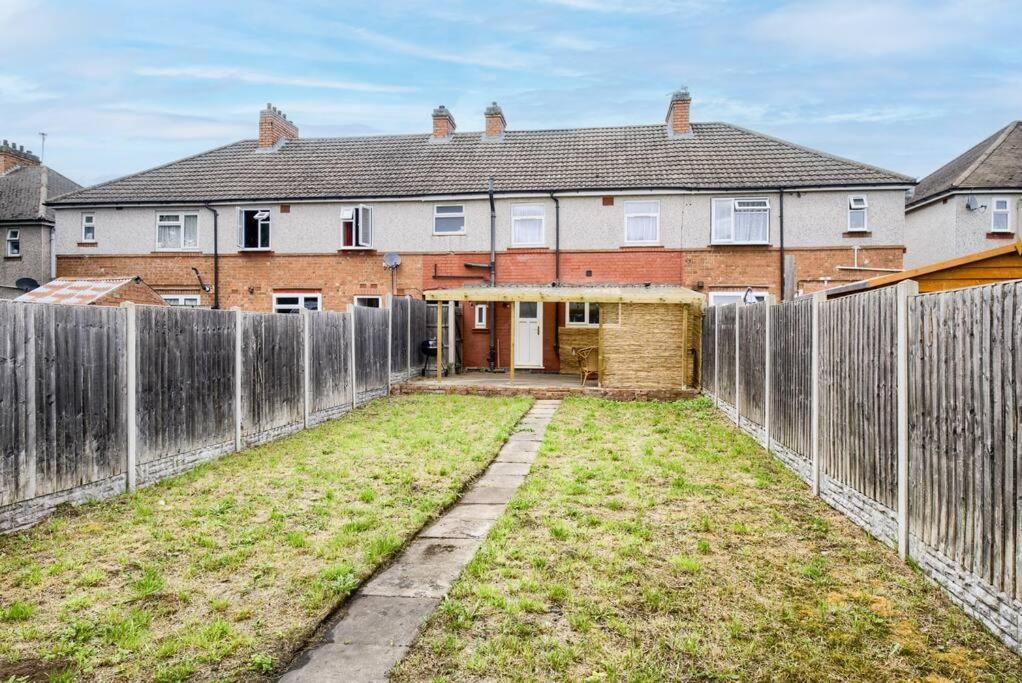 Low Rate For A 4-Bedroom House In Coventry With Free Unlimited Wi-Fi 2 Car Parking 53 Qmc Exterior foto