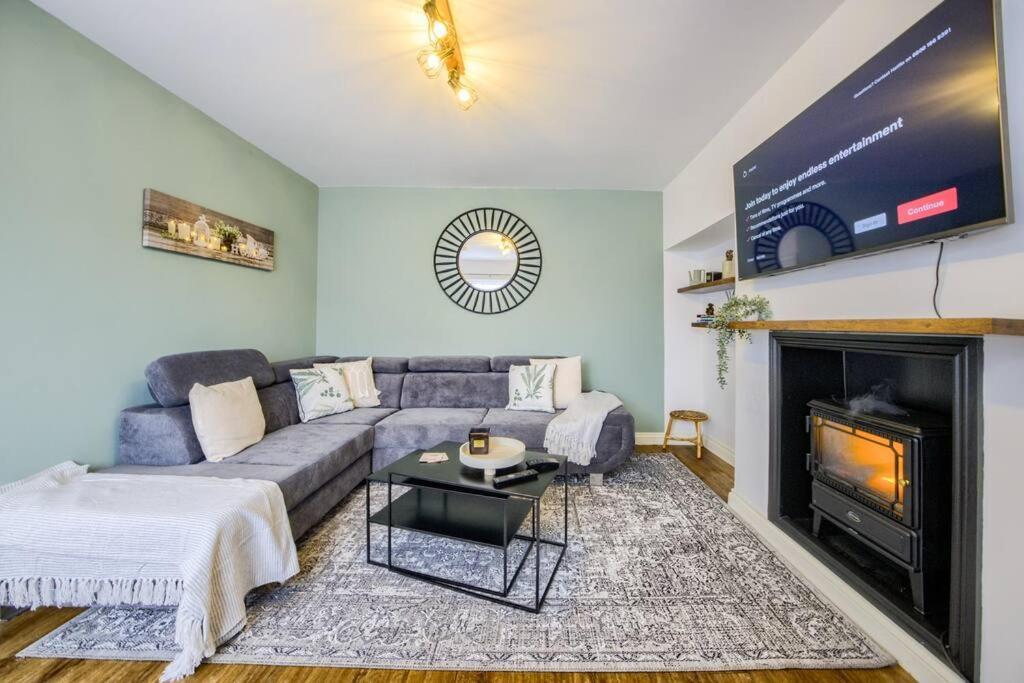 Low Rate For A 4-Bedroom House In Coventry With Free Unlimited Wi-Fi 2 Car Parking 53 Qmc Exterior foto