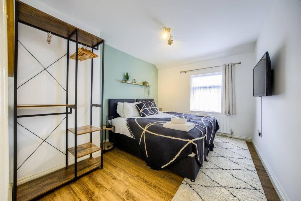 Low Rate For A 4-Bedroom House In Coventry With Free Unlimited Wi-Fi 2 Car Parking 53 Qmc Exterior foto