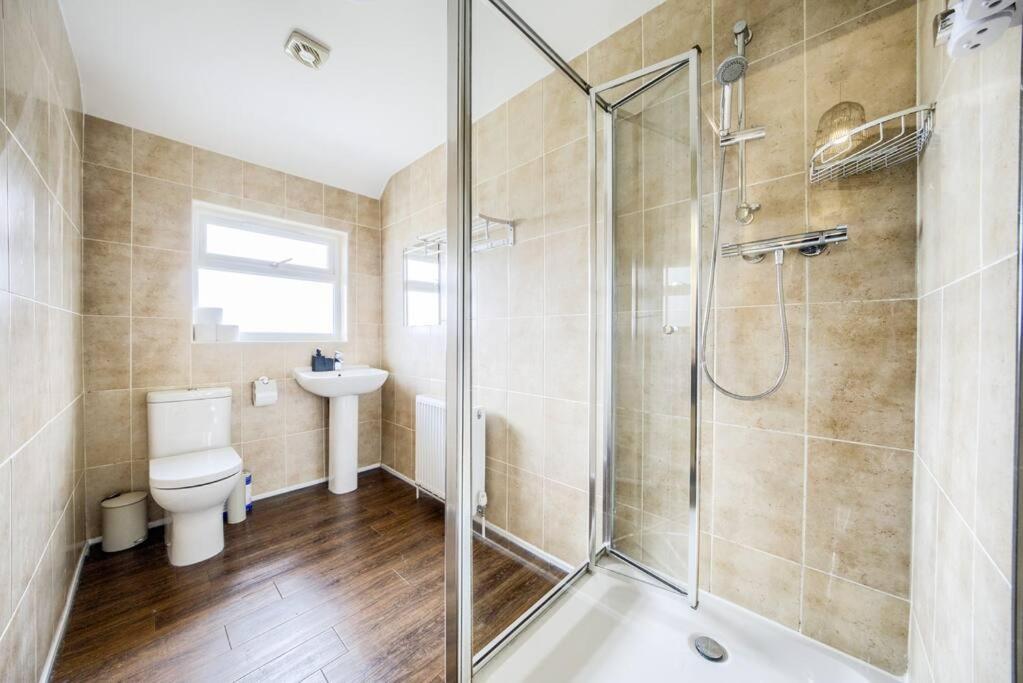 Low Rate For A 4-Bedroom House In Coventry With Free Unlimited Wi-Fi 2 Car Parking 53 Qmc Exterior foto
