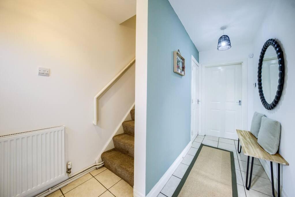Low Rate For A 4-Bedroom House In Coventry With Free Unlimited Wi-Fi 2 Car Parking 53 Qmc Exterior foto